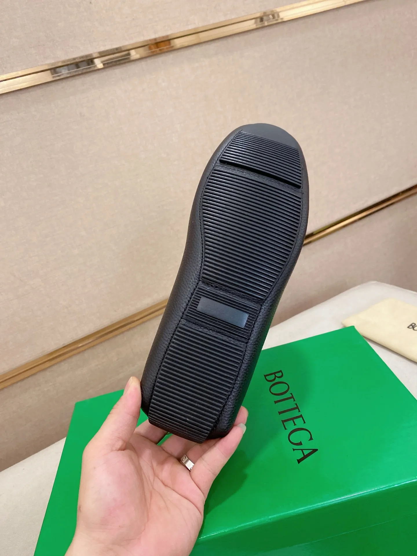 Men's shoes 💰 400💰 (Niu Li + Niu Pad) [BV] latest hot style‼ ️Casual men's shoes, uppers imported deer pattern first-layer cowhide ➕Full imported cowhide lining✔️Exquisite workmanship, excellent foot feel, special rubber soles✔️, cool and fashionable, the latest fashion, fashionable outsole, hurry up. Code number: 38-44 (can be customized to 37.45, non-refundable)